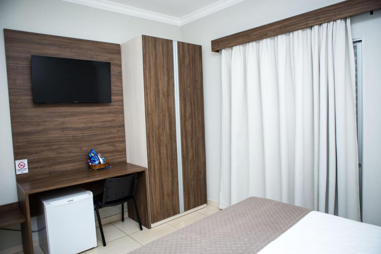 Hotel Avenida Joao Pinheiro ภายนอก รูปภาพ