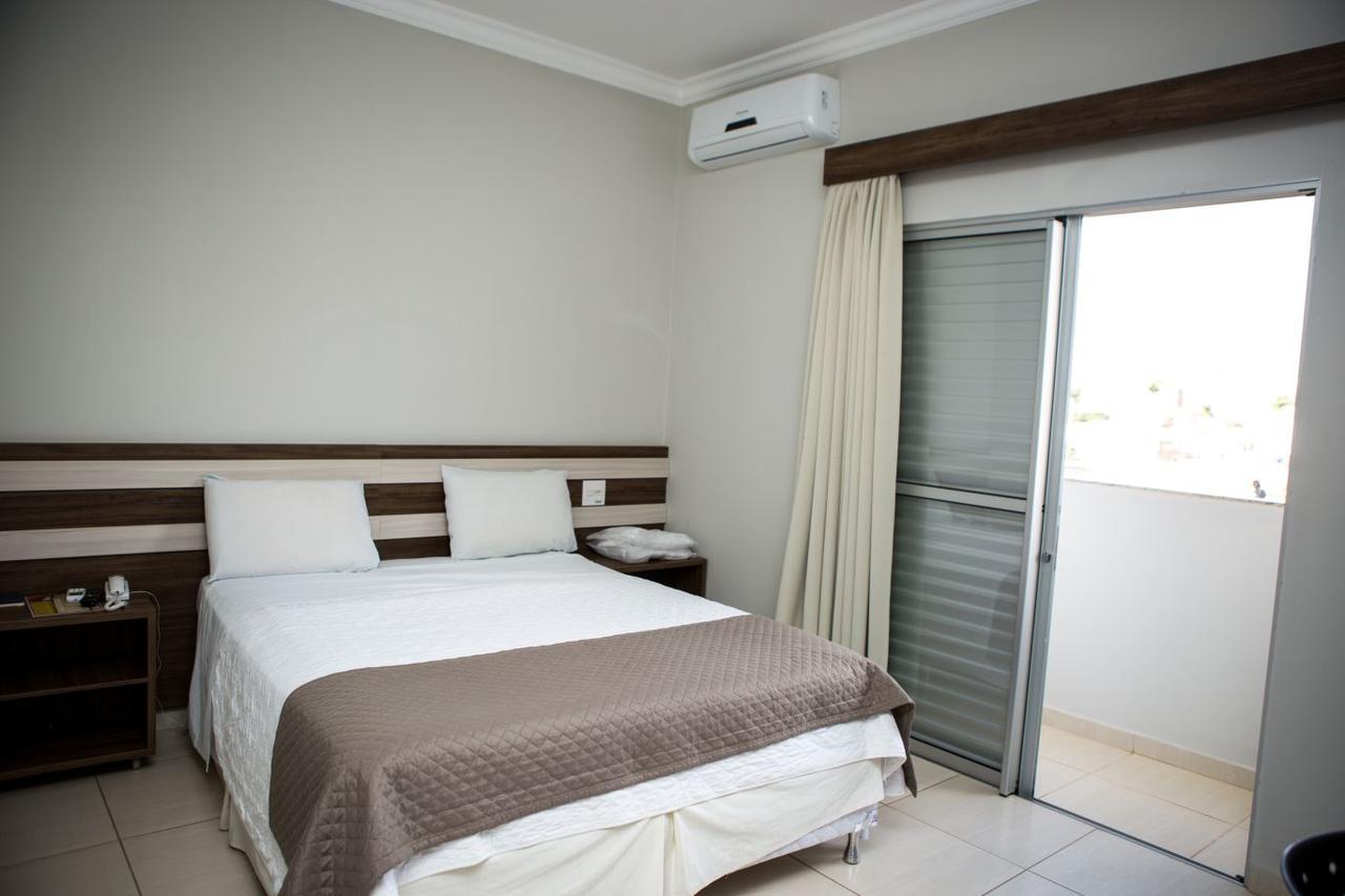 Hotel Avenida Joao Pinheiro ภายนอก รูปภาพ